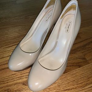 Nude Coach Devon Heels - size 9.5